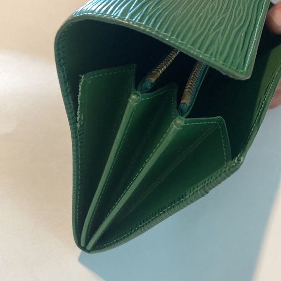 Louis Vuitton Green Epi Wallet - Picture 8 of 8